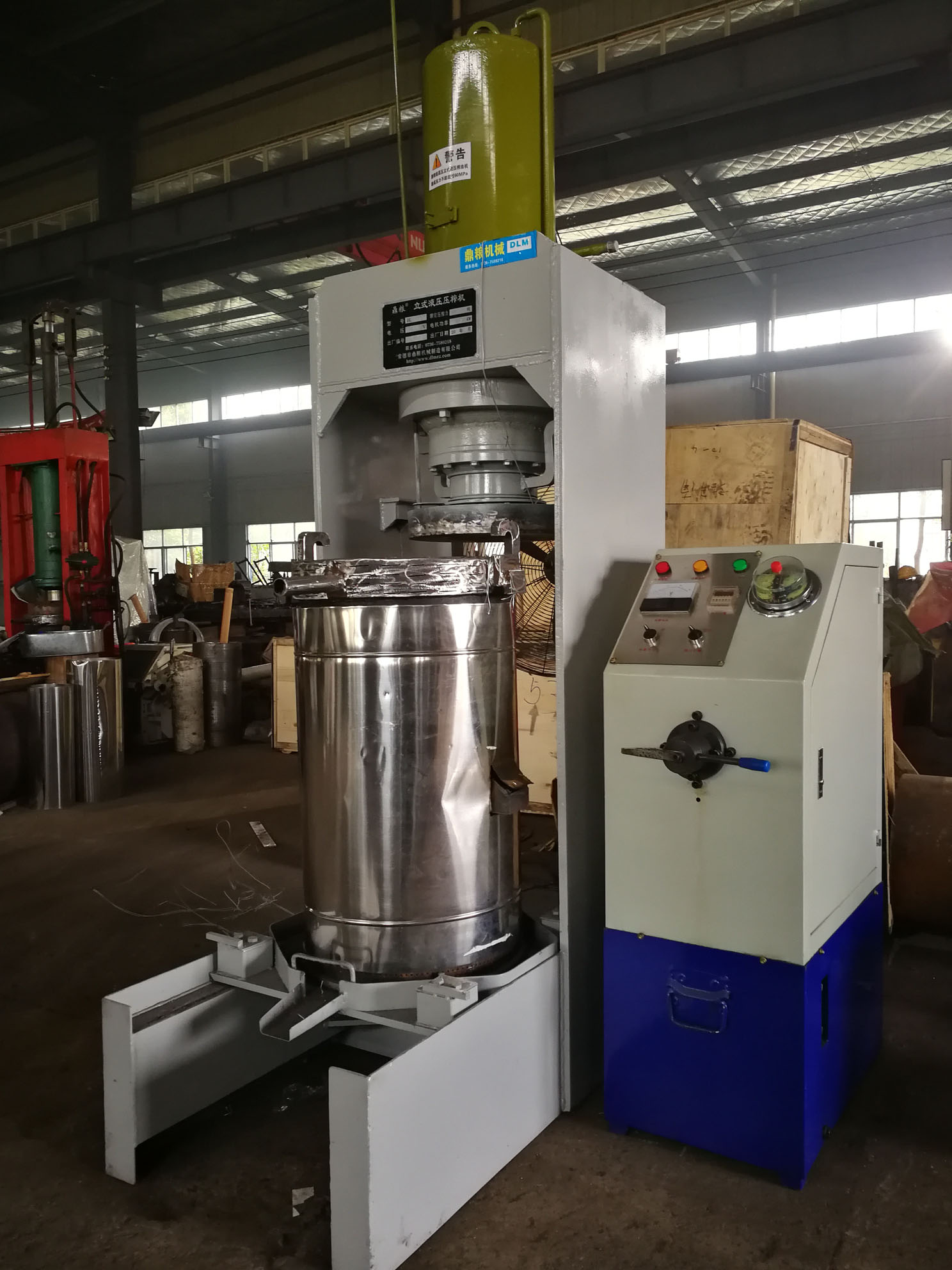 不銹鋼超高壓立式液壓壓榨機，果汁壓榨機，果渣壓榨機，藥材壓榨，油渣處理，白土壓榨